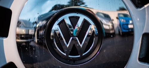 VW-Aktie fester: Neue Plattform soll E-Autos in China billiger machen - Abstimmung über über UAW-Vertretung