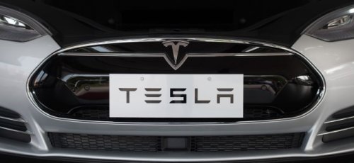 NASDAQ-Titel Tesla-Aktie dennoch fester: Erster US-Prozess nach tödlichem Unfall mit Autopilot - Beleidigungen gegen schwarze Arbeiter zugelassen?