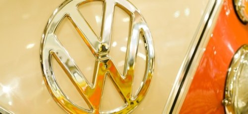 Volkswagen-Aktie schließt im Plus: VW erhält EU-Genehmigung für Europcar-Übernahme - Vergleich im Dieselskandal