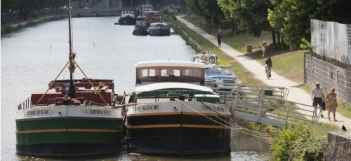Wohnen auf dem Wasser: Hausboote als Alternative zum Eigenheim