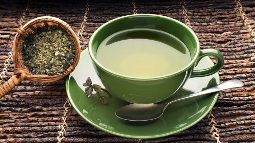 Does Green Tea Help With Bloating? Yes! Plus, It Speeds Weight Loss + Balances Blood Sugar
