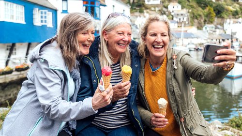 How to Make Friends After 50: 5 Easy Ways To Get The Ball Rolling and Expand Your Social Circle