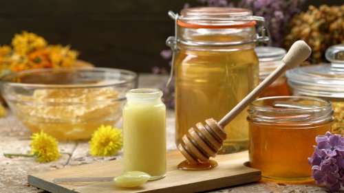 MD Explains Why Every Woman Over 40 Should Have a Little Royal Jelly In Her Medicine Cabinet