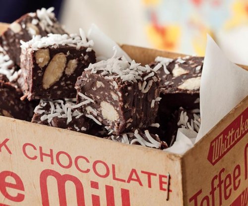 5-Ingredient Almond Joy Fudge Is the Superfood Dessert You Need Right Now