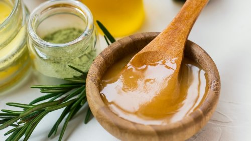 Manuka Honey Is the Natural Cure for Inflamed, Dull and Wrinkly Skin — Here’s How to Use It
