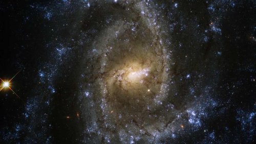 Stunning 'eye of the serpent' spotted by Hubble in spiral arms of a galaxy in the Hydra constellation- Technology News, Firstpost