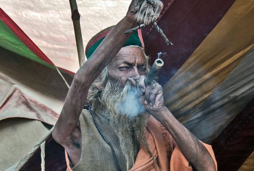 Indischer Mönch hält seit 50 Jahren den Arm hoch – warum er ihn nicht mehr senken kann
