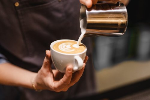 Milch im Kaffee gesund oder ungesund? Das sagt eine neue Studie