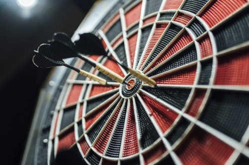 13 Tipps, mit denen Sie ein besserer Darts-Spieler werden