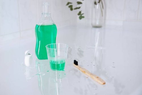 Zahnpflege: Wann du eine Mundspülung nutzen solltest – und wann nicht