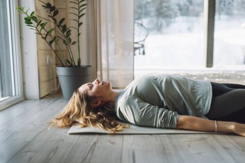 Funktioniert das? Das macht das japanische Handtuch-Workout mit deinem Bauch - FIT FOR FUN