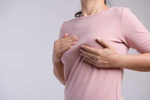 Jede 8. Frau ist gefährdet: Diese Brustkrebs-Symptome solltest du nicht ignorieren