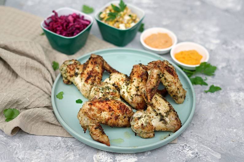 Gut gewürzt Chickenwings wie in den USA: Mit köstlicher Ranch-Marinade