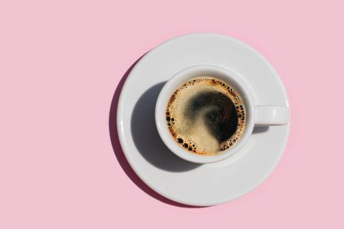 Genialer Trick: Überraschendes Gewürz macht Kaffee weniger bitter - FIT FOR FUN