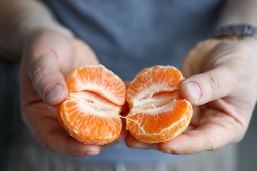 Nicht wegzupfen: Warum du die weiße Haut von Mandarinen mitessen solltest - FIT FOR FUN