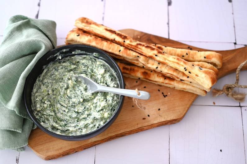 Knoblauchnote inklusive Vitaminkick aus der Küche: Spinat-Joghurt-Dip selbst gemacht