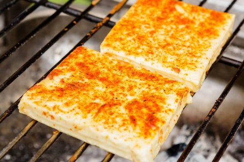 Stiftung Warentest? Halloum im Test: Jeder zweite Grillkäse „gut“ - aber viele haben ein Problem