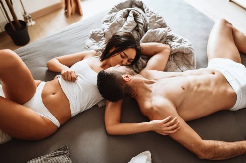 Lustvolle Ideen: Kennst du diese fünf ungewöhnlichen Sexpraktiken? - FIT FOR FUN