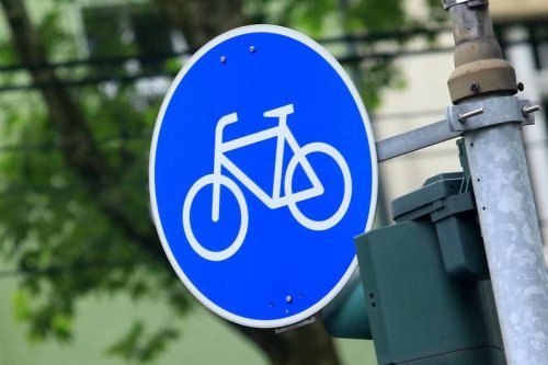 Verkehrregeln Müssen Rennradfahrer den Radweg benutzen?