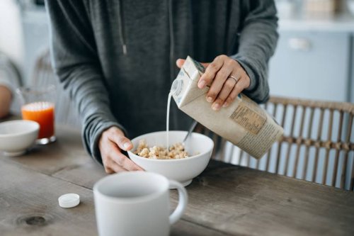 Wie gesund ist es wirklich? Das passiert, wenn du jeden Tag Hafermilch trinkst