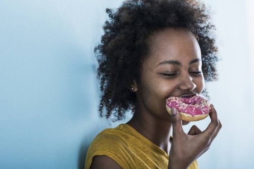 Nicht nur Müdigkeit: Acht überraschende Anzeichen, dass du zu viel Zucker isst - FIT FOR FUN