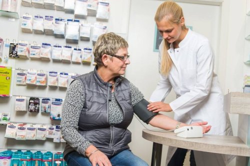 Pharmazeutische Dienstleistung Darauf kommt es bei der Blutdruckmessung in der Apotheke an