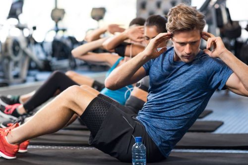 Bauchfett schmelzen: Top-20-Workouts für jedes Fitnesslevel