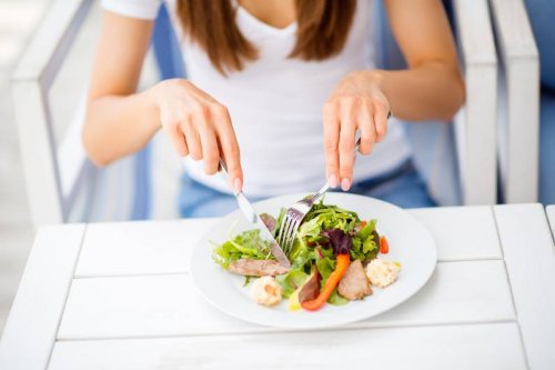 Experte erklärt: Warum du nicht hungern solltest, wenn du abnehmen willst - FIT FOR FUN