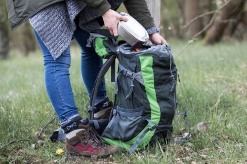 Energiekick beim Wandern: Diese Snacks halten dich satt