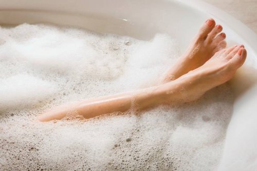 Pflege für Geschmeidigkeit: Ein Hausmittel macht weiche Füße
