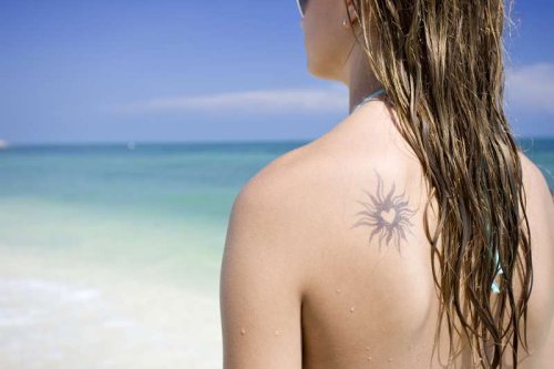 Sport nach Tattoo: Darf man das? Worauf du achten solltest - FIT FOR FUN