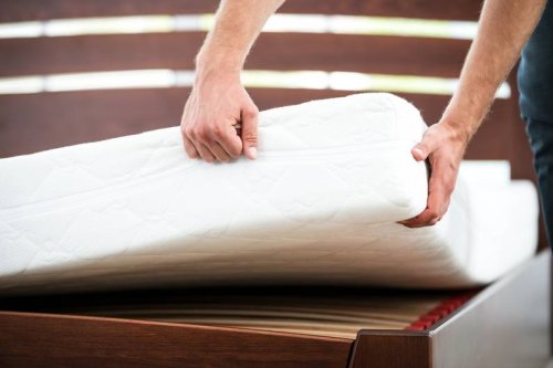 Besser schlafen: So berechnest du die richtige Matratzenhärte - FIT FOR FUN