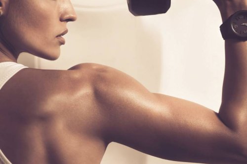 Nur drei Übungen: Dieses Kayla-Itsines-Workout trainiert deine Arme - FIT FOR FUN