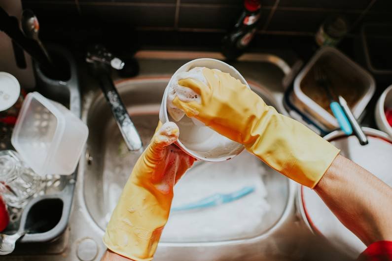 Küche: Was du nach dem Abspülen nicht mit dem Lappen machen solltest
