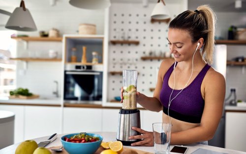 I Drank a “Summer Detox” Smoothie Every Morning for 7 Days – Here’s What It Did for My Bloat