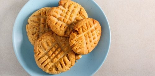 You Only Need 3 Ingredients To Make These Crunchy, Dairy-free Peanut Butter Cookies