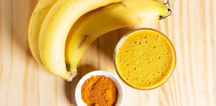 Easy Banana Turmeric Smoothie Recipe to Help Fight Inflammation
