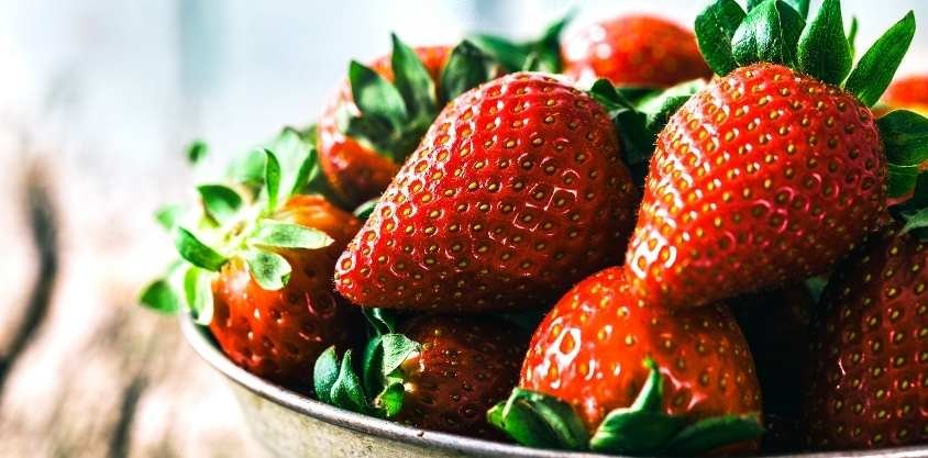 Calories in Strawberries: Nutrition Facts and Health Benefits