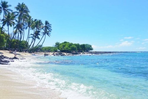 I did the best things to do in Kekaha Kai State Park 🌴 Best beaches on the Big Island 🌴 Kona Hawaii travel blog - Flashpacking America