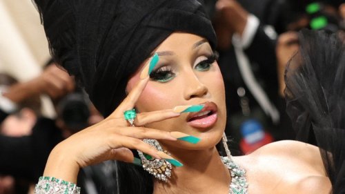 Celebs Who Are Unrecognizable Without The Glam