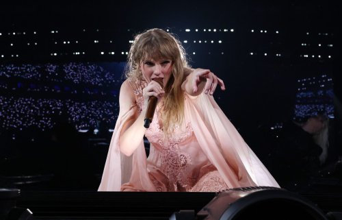 Moment Taylor Swift fan’s front-row view at the Eras Tour is absolutely ruined