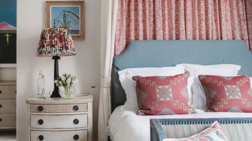 Should you sleep with one arm under your pillow?