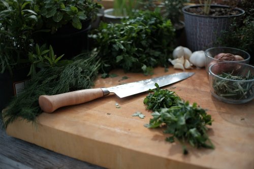 The next knife you buy should be a Santoku knife (+9 of our favorite picks)