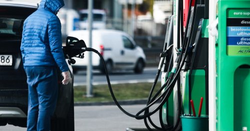 Crude oil prices are sinking. So why are gas prices still high?