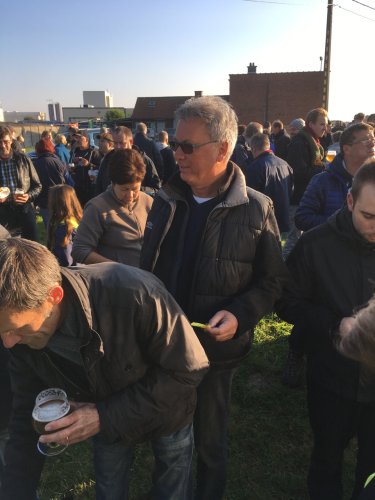 Tijdens de Dauwtrip 2016 proefden de Dauwtrippers in Belle bieren gebrouwen door Denderbelse hobbybrouwers. (Zeer lekker vonden de deelnemers)