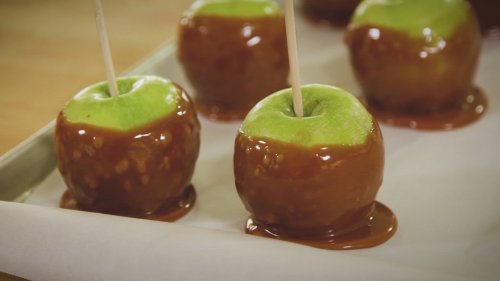 There is an Art to Getting the Caramel to Stay on Caramel Apples
