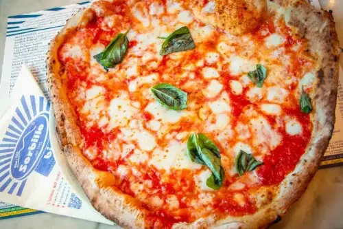 Where to Eat Pizza in Naples Italy