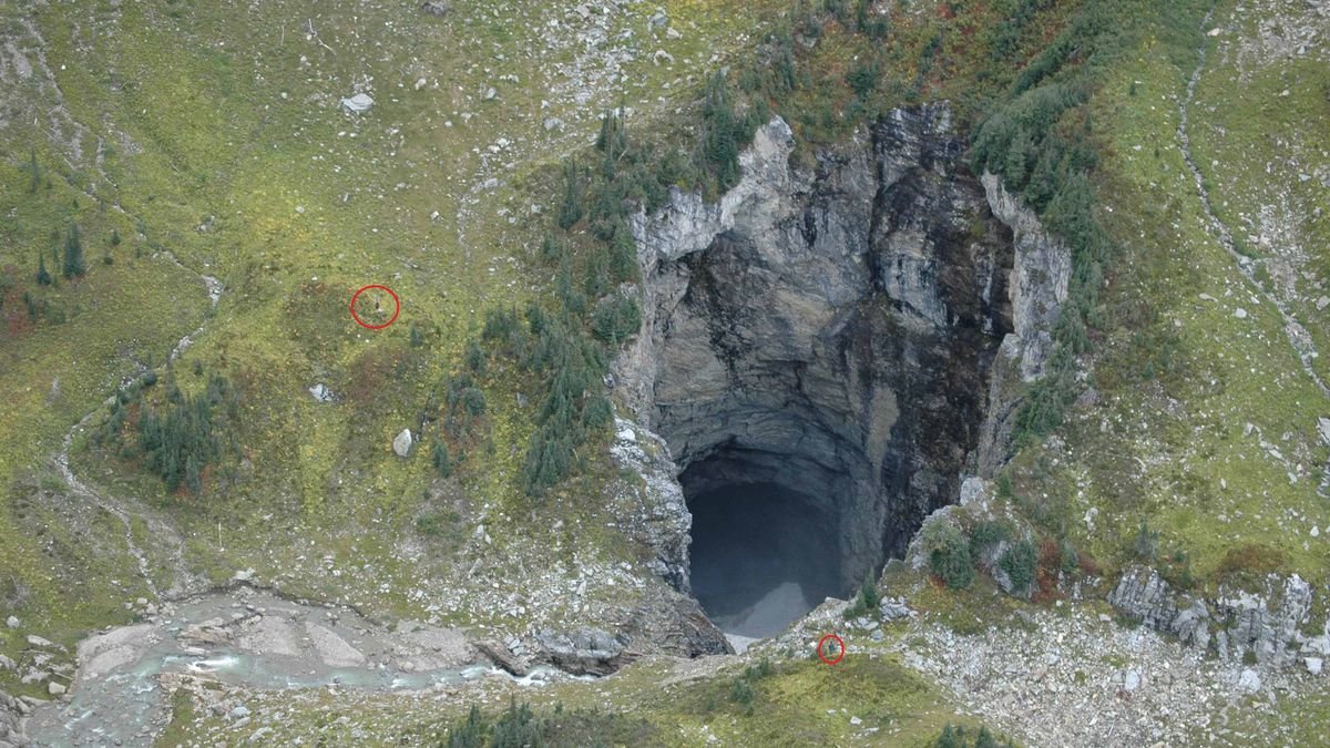 Gigantic Undiscovered Cave Found in British Columbia