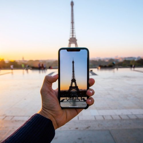 What you need to know about prepping your phone for travel