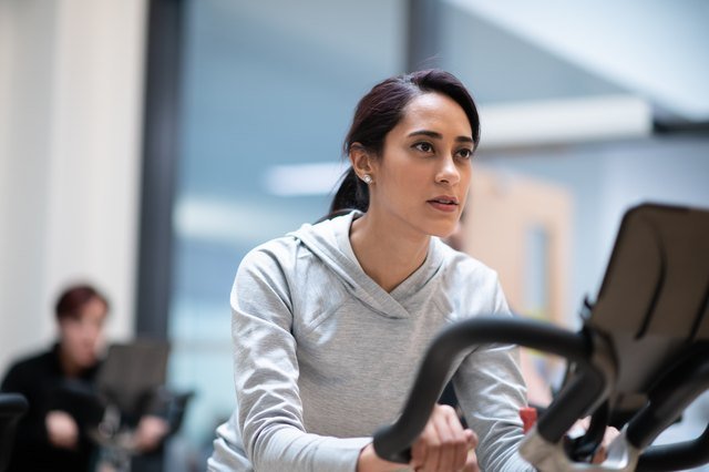 How to Convert a Bicycle Into a Stationary Bike -  Large